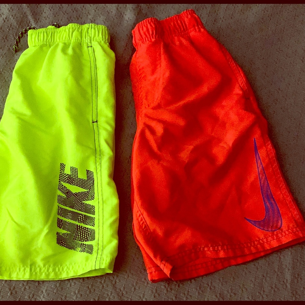 Nike 2 Swim Trunks boys small lined with pockets